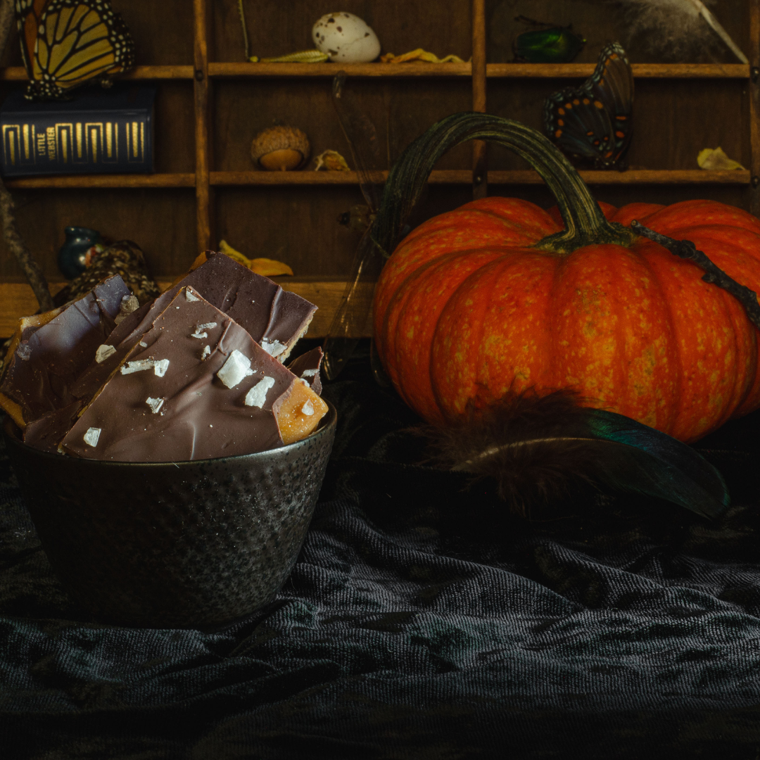 The Stars At Night - Dark chocolate & Cyprus Flake Sea Salt English Toffee